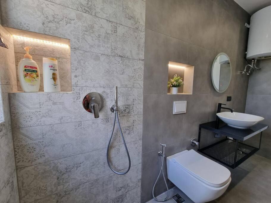 Vacation Home Near The Sea Durres Ngoại thất bức ảnh